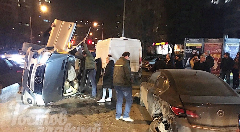 Авария с переворотом произошла ночью в Ростове