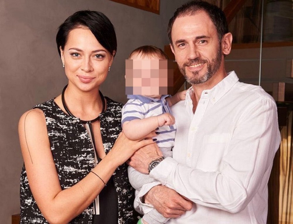 Семейный фотом с мужем и ребенком Самбурская шокировала поклонников