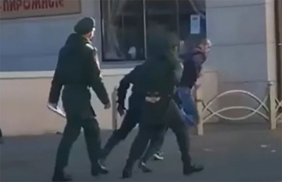 В Ростове мужчина без пропуска пытался скрыться бегством от полиции