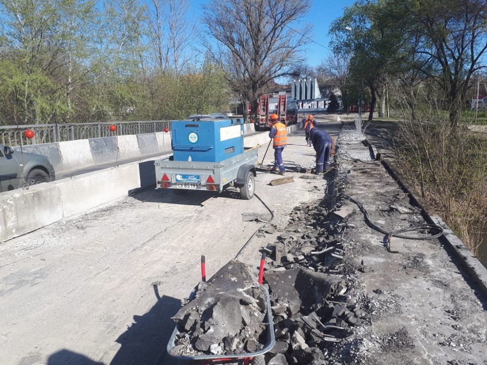 В Ростове начался ремонт моста на Змиевской балке