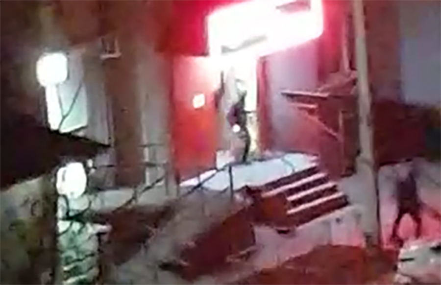 Ограбление магазина в стиле 90-х произошло в Ростове и попало на видео