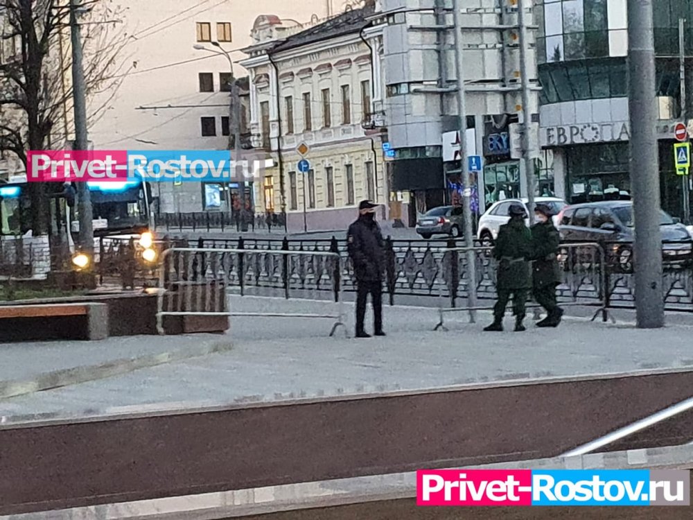 Посты пешеходного контроля из-за коронавируса возводятся в центре Ростова