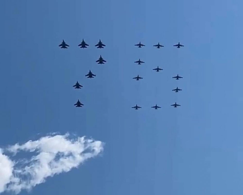 Военные самолеты заметили жители Ростова в небе