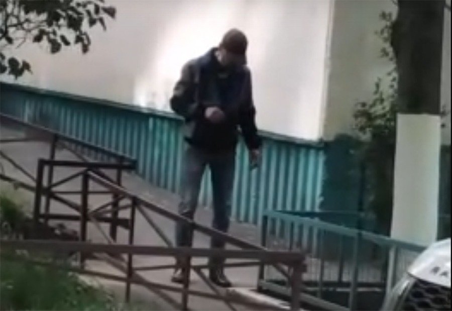 Соцсети: «Осторожно, не совсем адекватный мужчина ходит по Ростову»