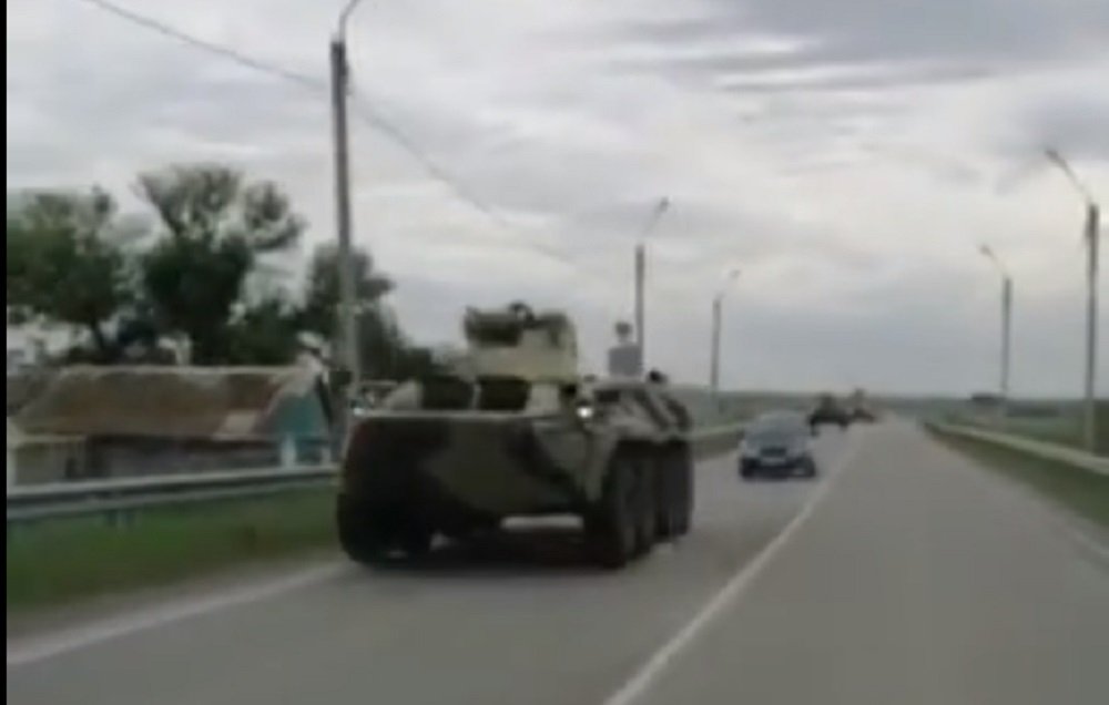 Передвижение военной техники зафиксировано в Ростовской области
