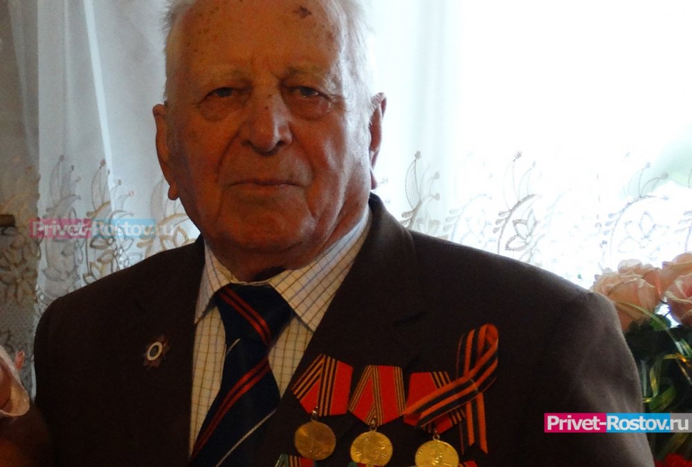 Единороссу в Ростове пришлось извиняться перед ветераном за дешевый подарок