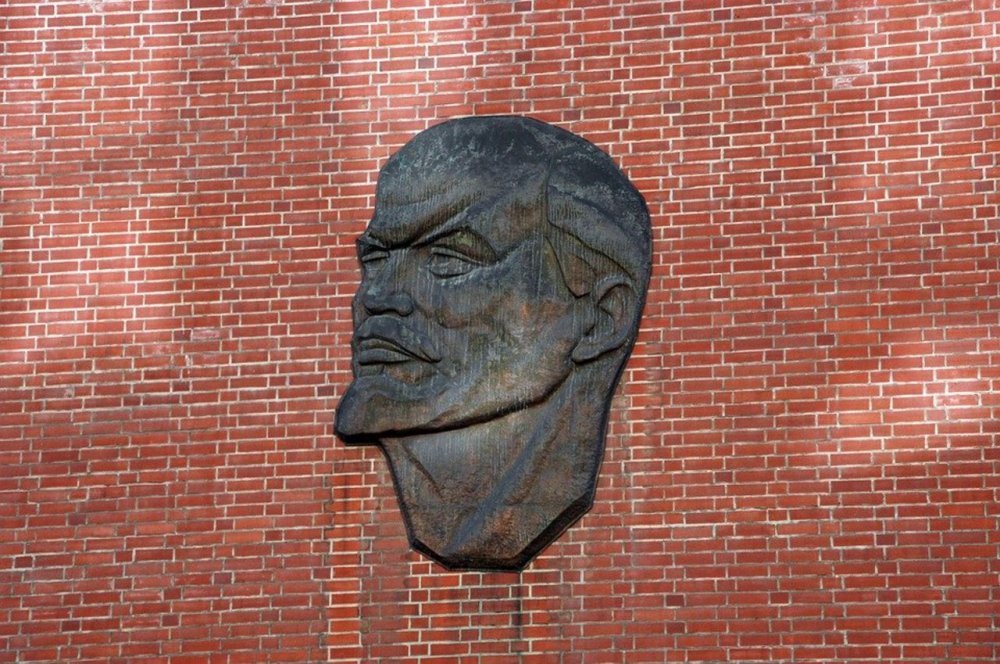Жириновский предложил продать мумию Ленина
