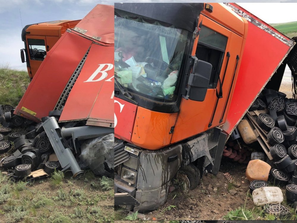 «Бог спас»: водитель чудом выжил при крушении фуры с отказавшим колесом на трассе под Ростовом