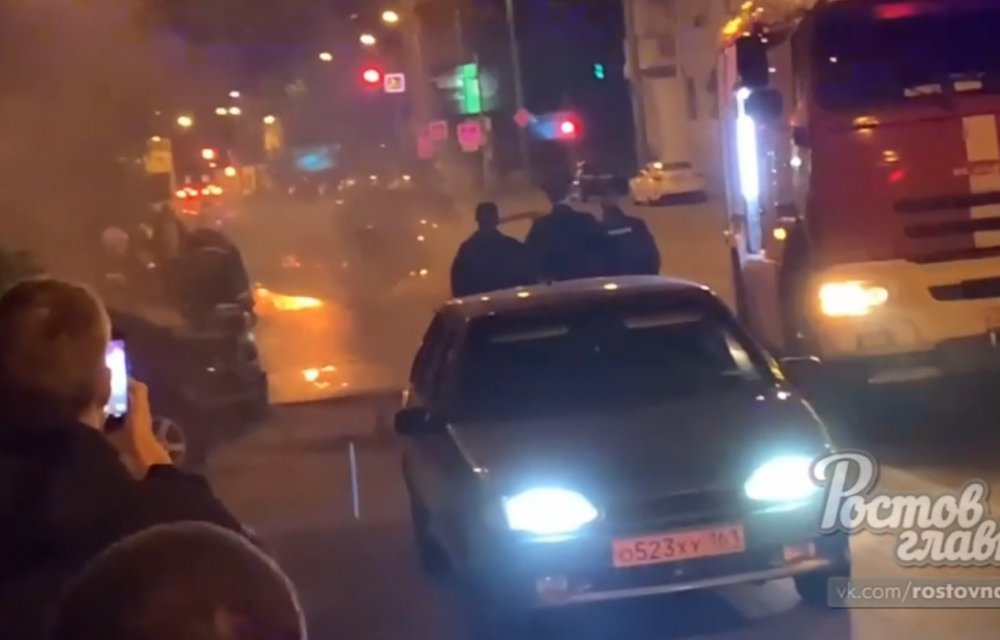 «Вот это погуляли!»: Водитель Тойоты устроил массовое ДТП ночью в центре Ростова