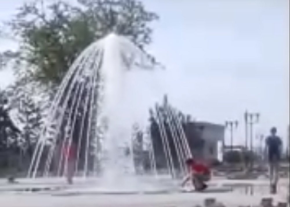 В ростовском парке Левобережный заканчивается строительство светомузыкального "сухого" фонтана с водным 3D-экраном