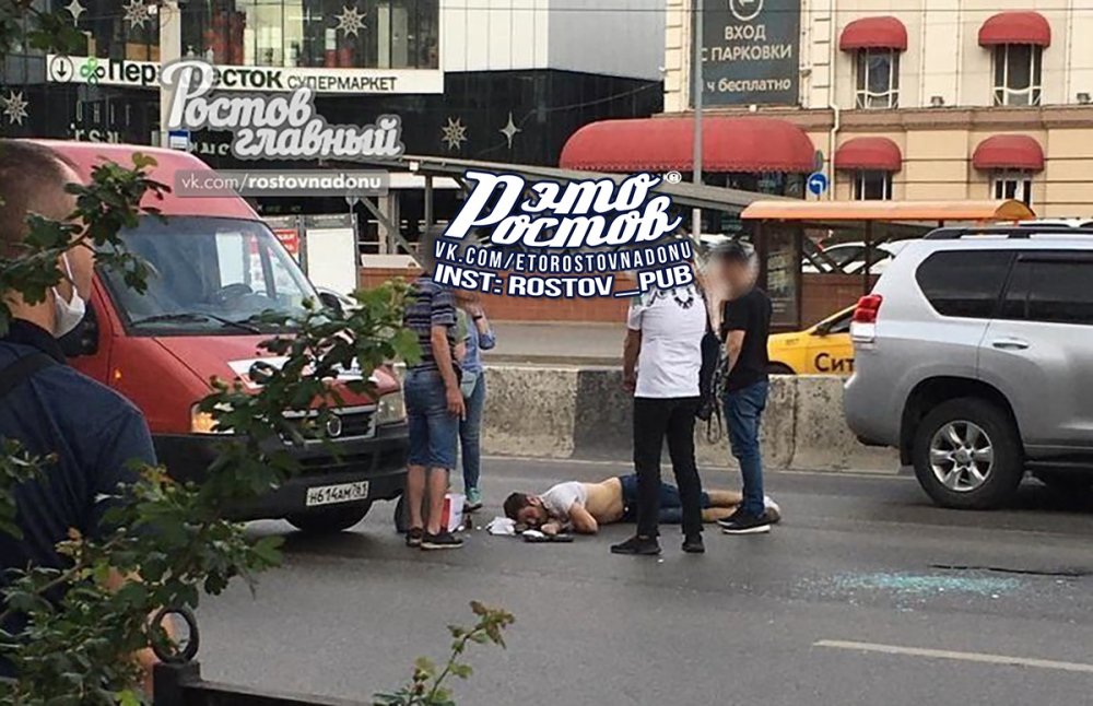 Ростовчане вытащили и спасли из микроавтобуса водителя, которому стало плохо