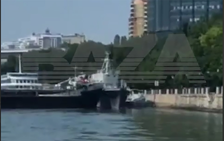 Корабли столкнулись в Ростове у Ворошиловского моста