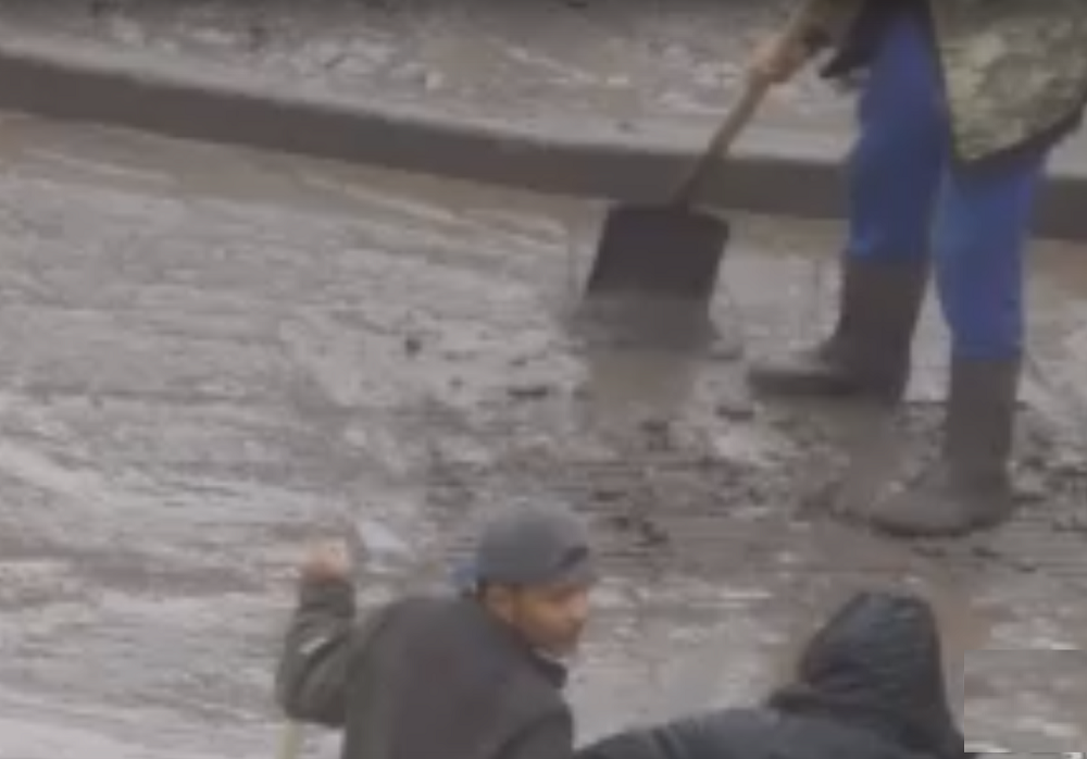 В одно место засунуть лопаты коммунальщикам пожелали ростовчане после аномального потопа