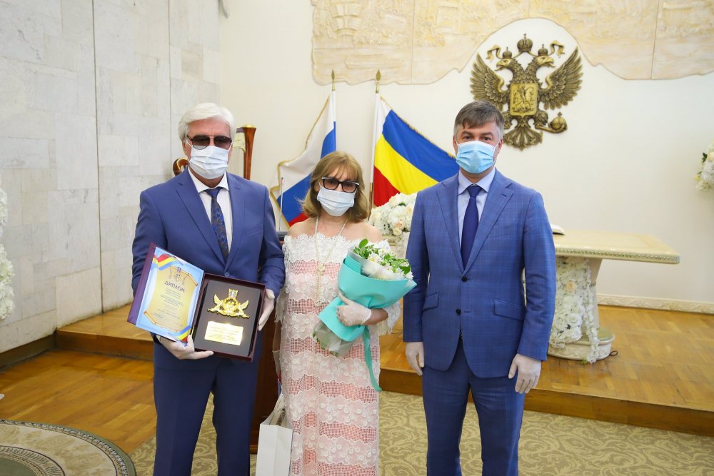 Алексей Логвиненко поздравил ростовские семьи с Днем семьи, любви и верности