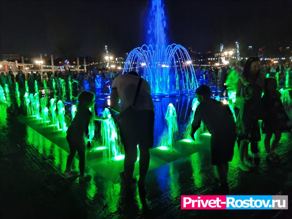 В Ростове разгорелся скандал из-за купания детей в левобережном фонтане