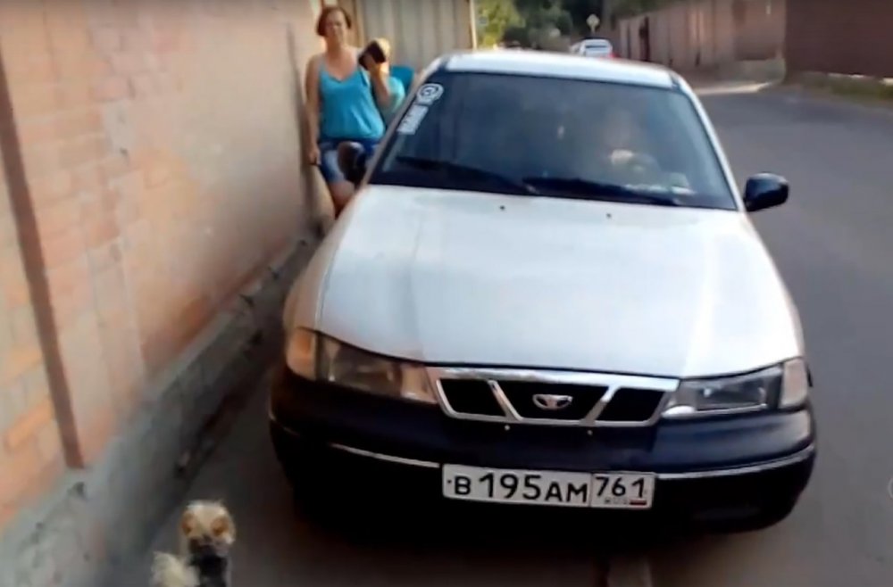 «У вас будут проблемы»: Женская потасовка произошла в Ростове на Днепропетровской