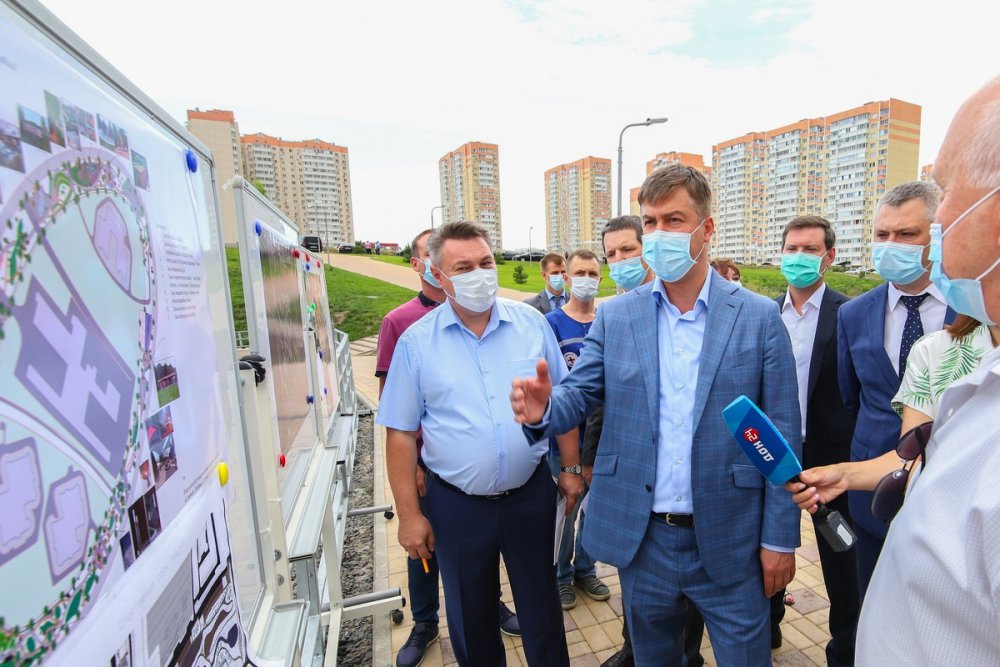 «Важно знать потребности горожан»: Алексей Логвиненко встретился с жителями Суворовского
