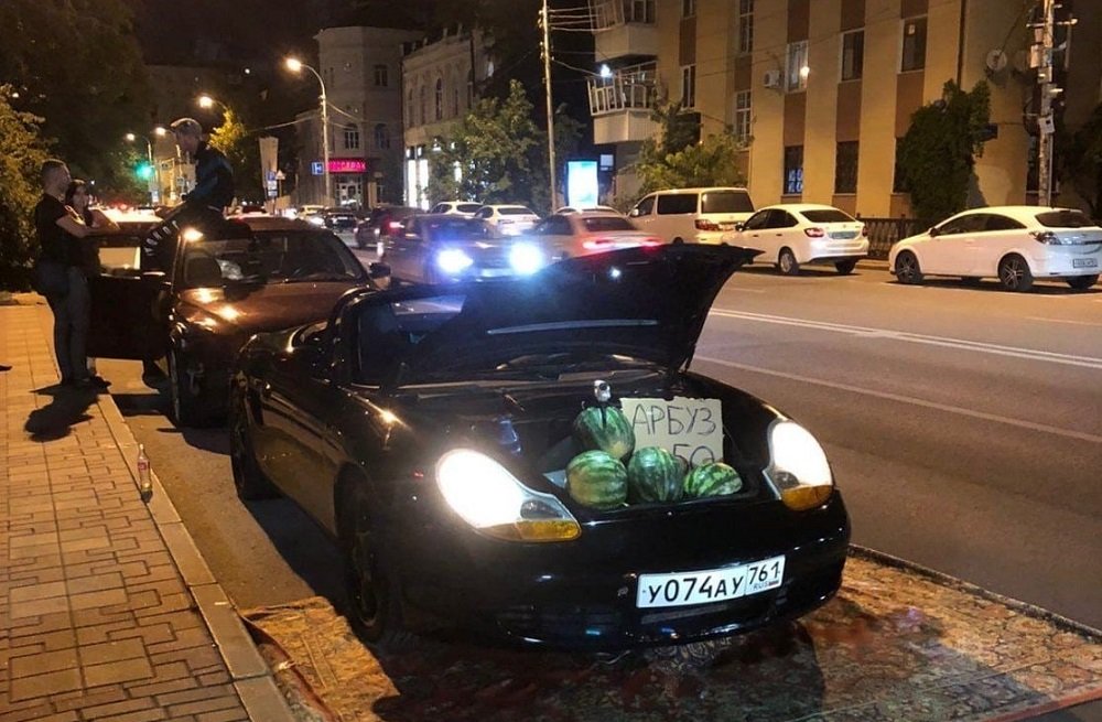 «Кризис в Ростове»: владелец Порше вынужден продавать арбузы