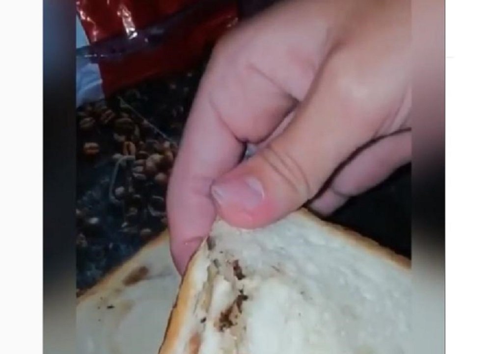 В Краснодаре жители обнаружили мясо в хлебе ростовского производителя