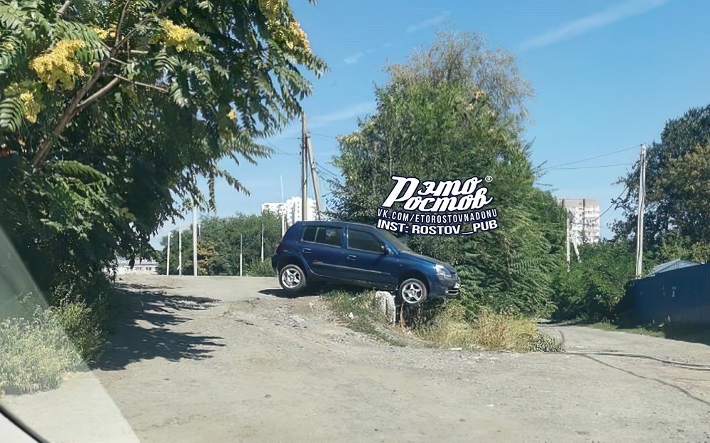 Ростовчане через соцсети разыскивают владельца брошенного автомобиля