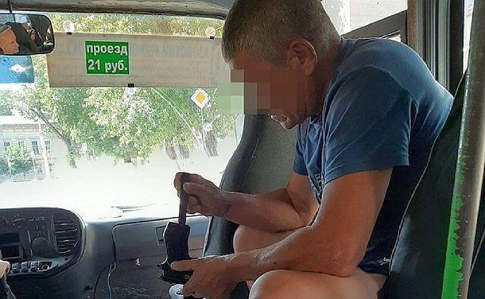 Вооруженный мужчина угнал вместе с пассажирами маршрутку в Новочеркасске