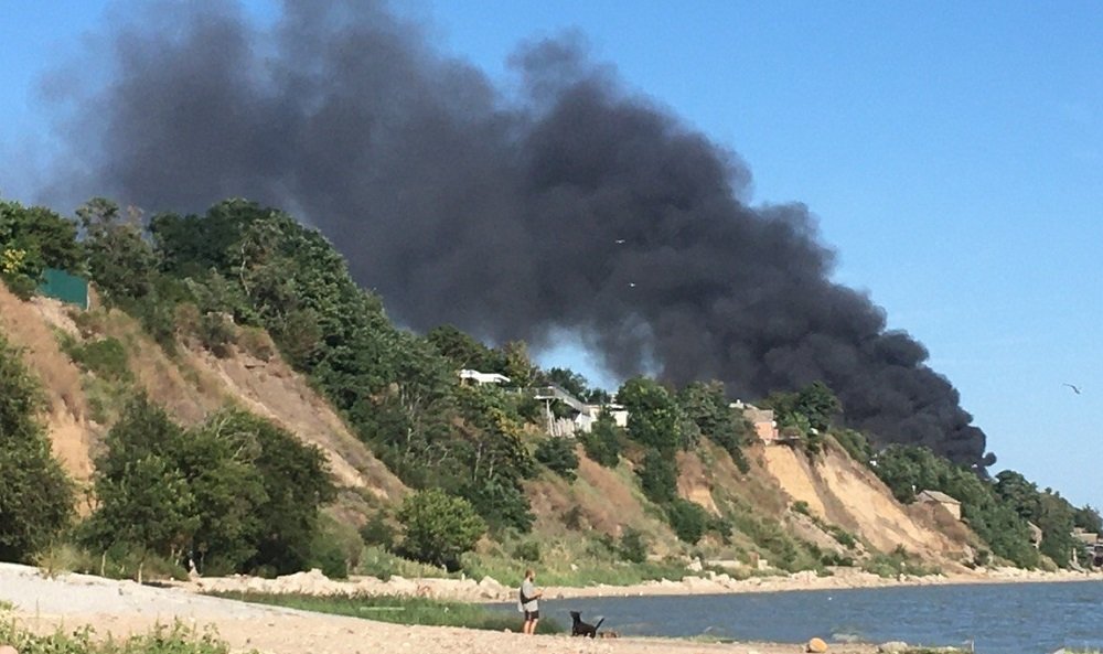 В Таганроге горит рыбацкий посёлок Богудония
