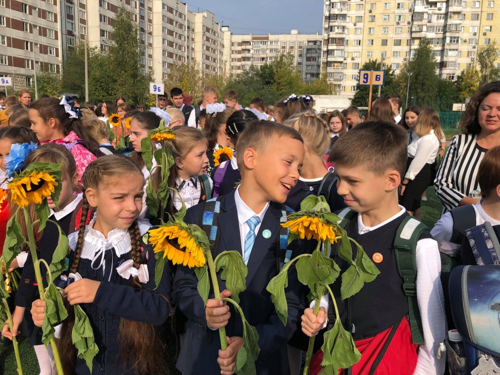 В Краснодарском крае мамам и папам разрешили приходить на школьные линейки