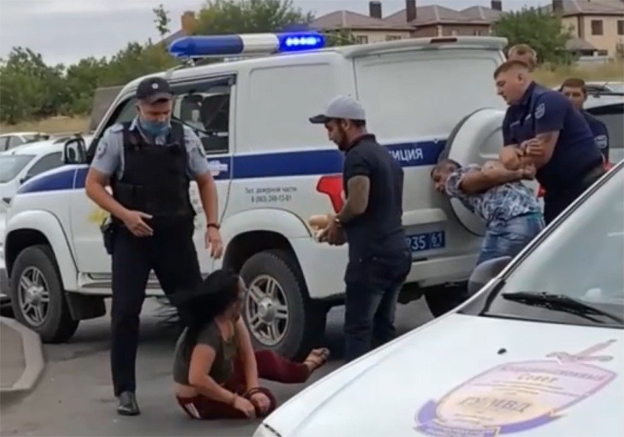 Продуктовые грабители устроили представление во время задержания на Суворовском в Ростове