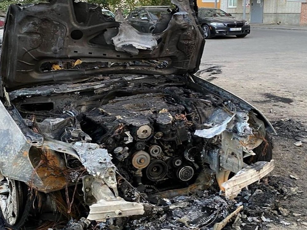 Три автомобиля сгорели за ночь в Аксае