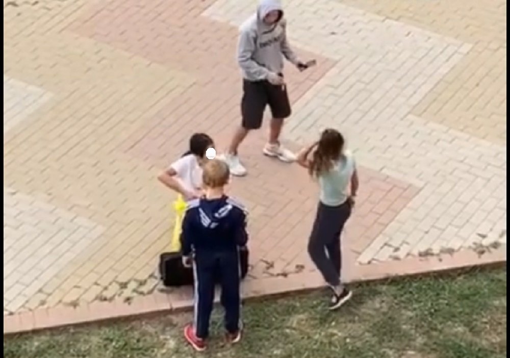 Подозрительный мужчина в Ростове предлагал незнакомым детям уехать в Москву