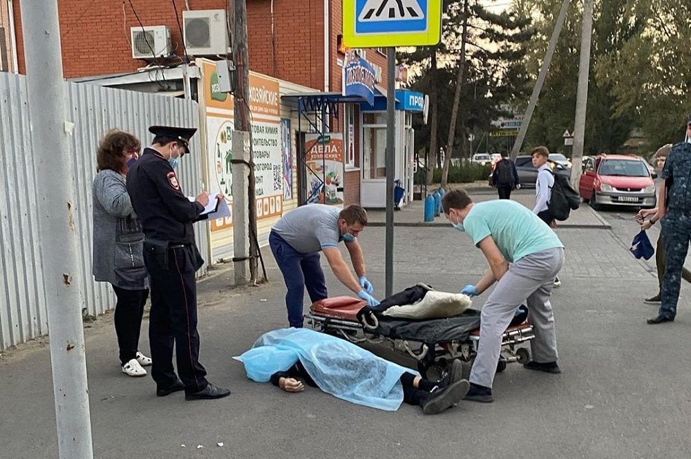 Мужчина умер в центре Азова среди белого дня