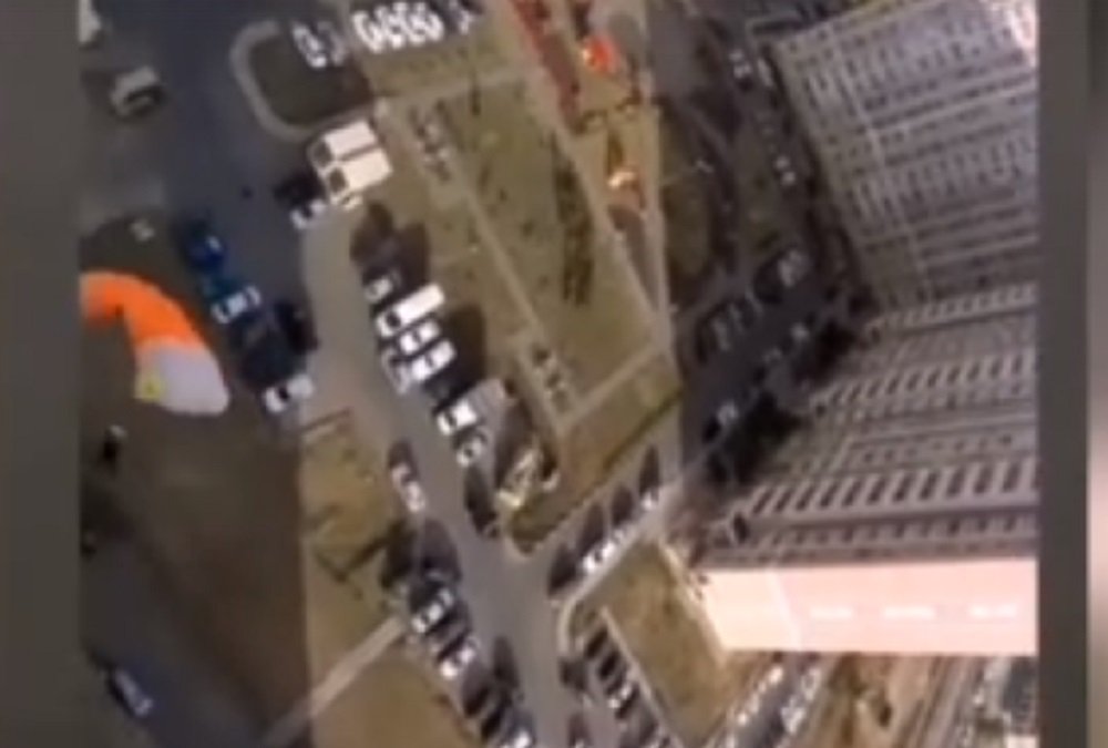 Мужчина прыгнул с многоэтажки в Ростове на Левенцовке и снял это на видео