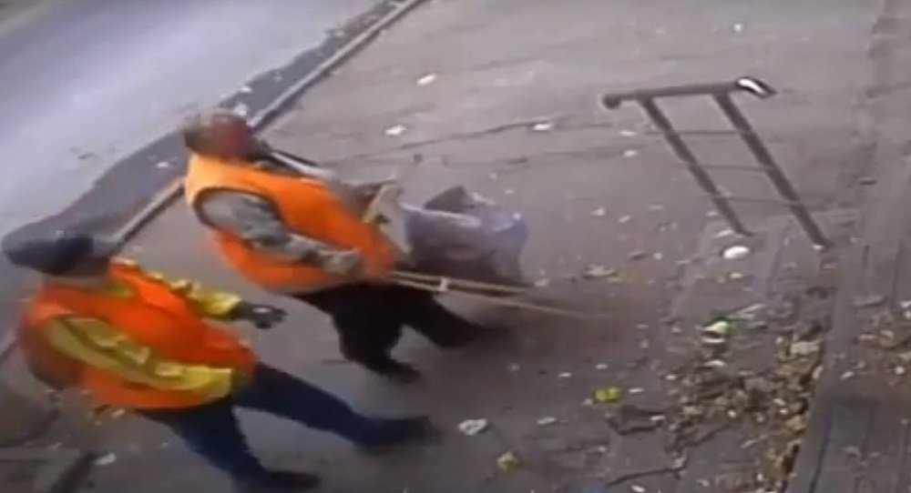 Антикоммунальщиков в Таганроге сняли на видео