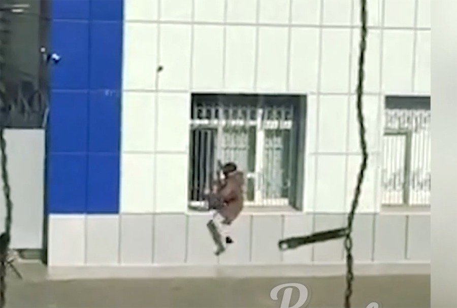Очень странные вещи происходят в отделе полиции Ростова на набережной