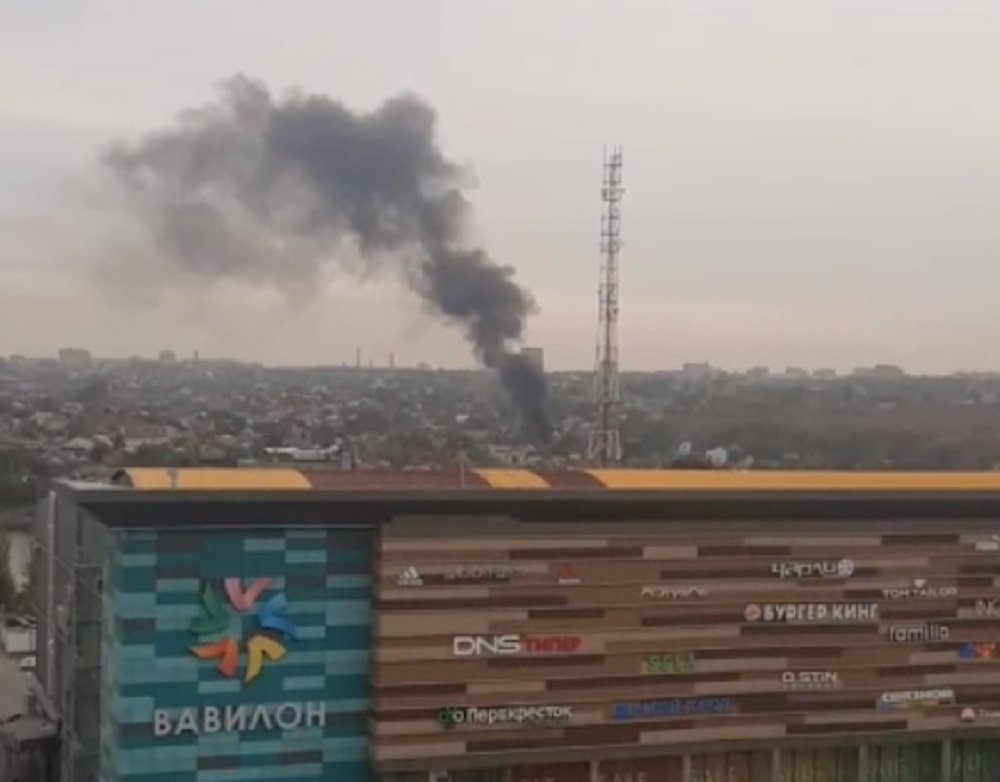 Пожар вспыхнул около рощи СКА за «Вавилоном» в Ростове