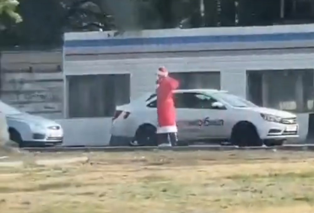 Дед Мороз уже катается по Ростову