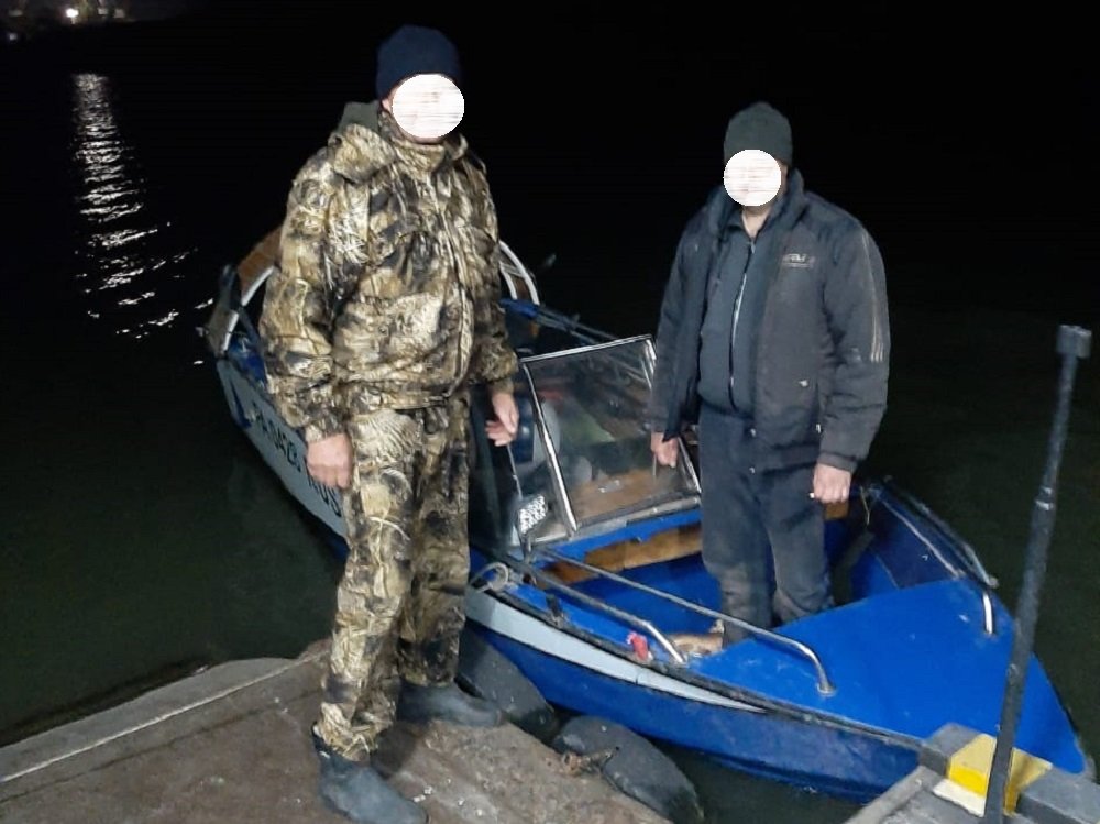 Гибелью едва не закончилась прогулка двух рыбаков в Азове