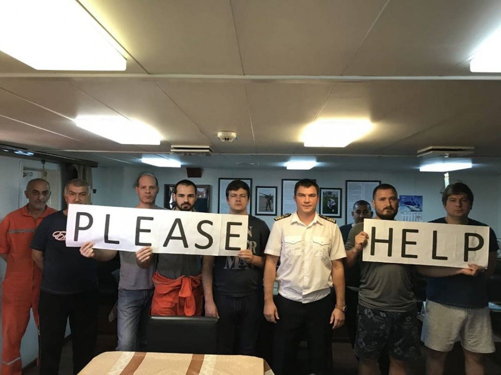 Ростовские моряки, застрявшие на танкере без топлива, просят помощи