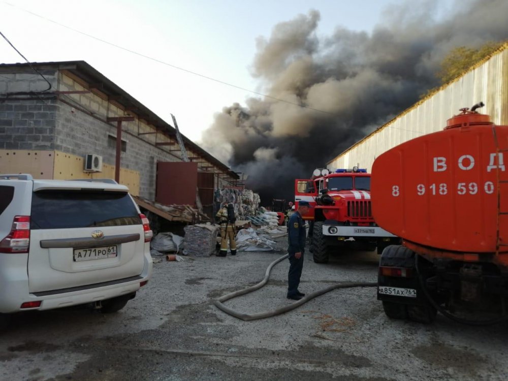 Площадь возгорания в Батайске увеличилась до 900 кв. метров
