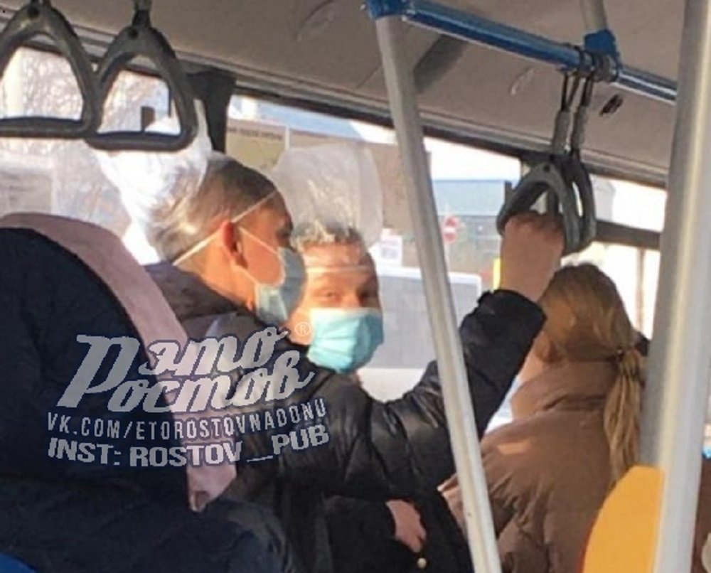 Применившие новейшую защиту от коронавируса мужчины в ростовском автобусе взорвали Сеть