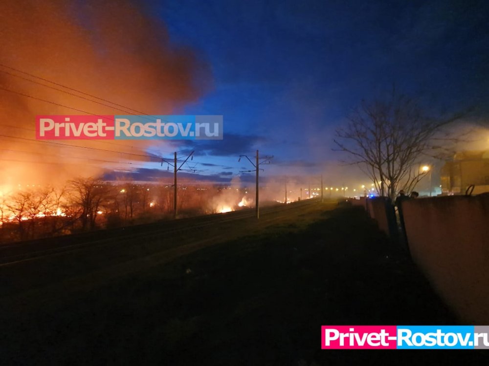 В Ростове загорелось депо с троллейбусами