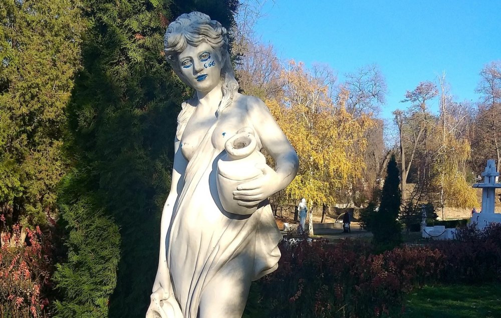 В Моргенштерна превратили нелюди скульптуру в Ростовском парке