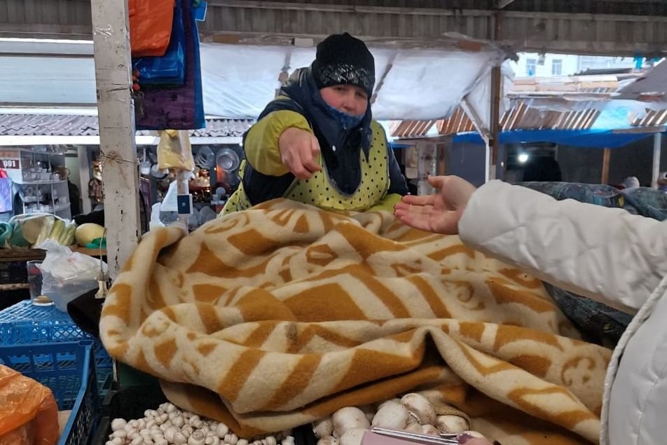 С масочными рейдами на рынки и ярмарки в Ростовской области нагрянули проверяющие