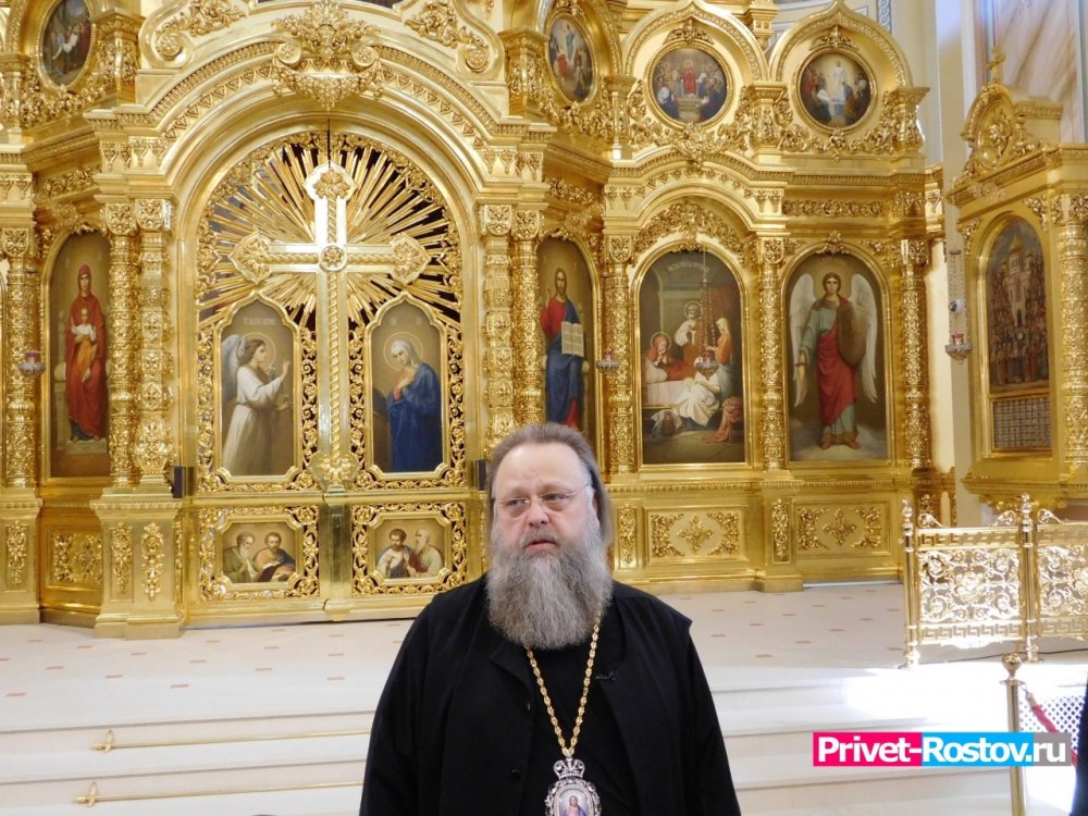 На языке жестов начнут проводить богослужения священники в Ростовской области