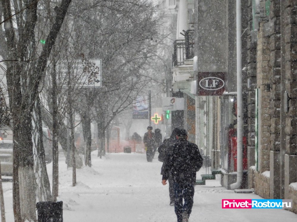 Сильнейший снегопад движется на Ростовскую область