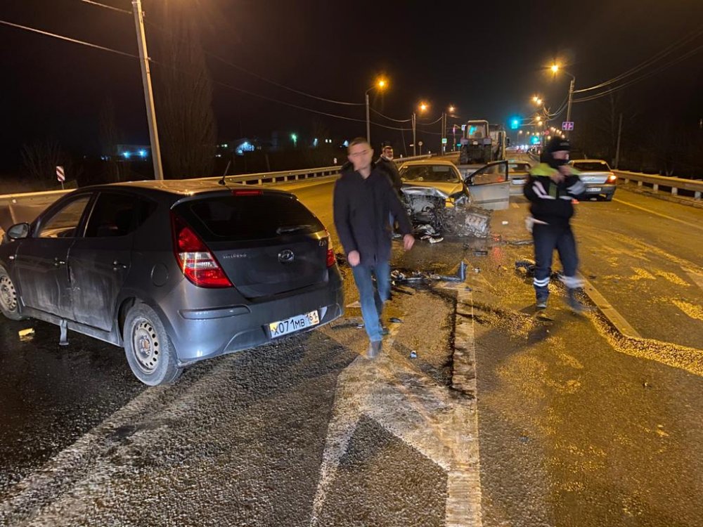 Citroen с водителем без сознания спровоцировал лобовое ДТП около Ростова