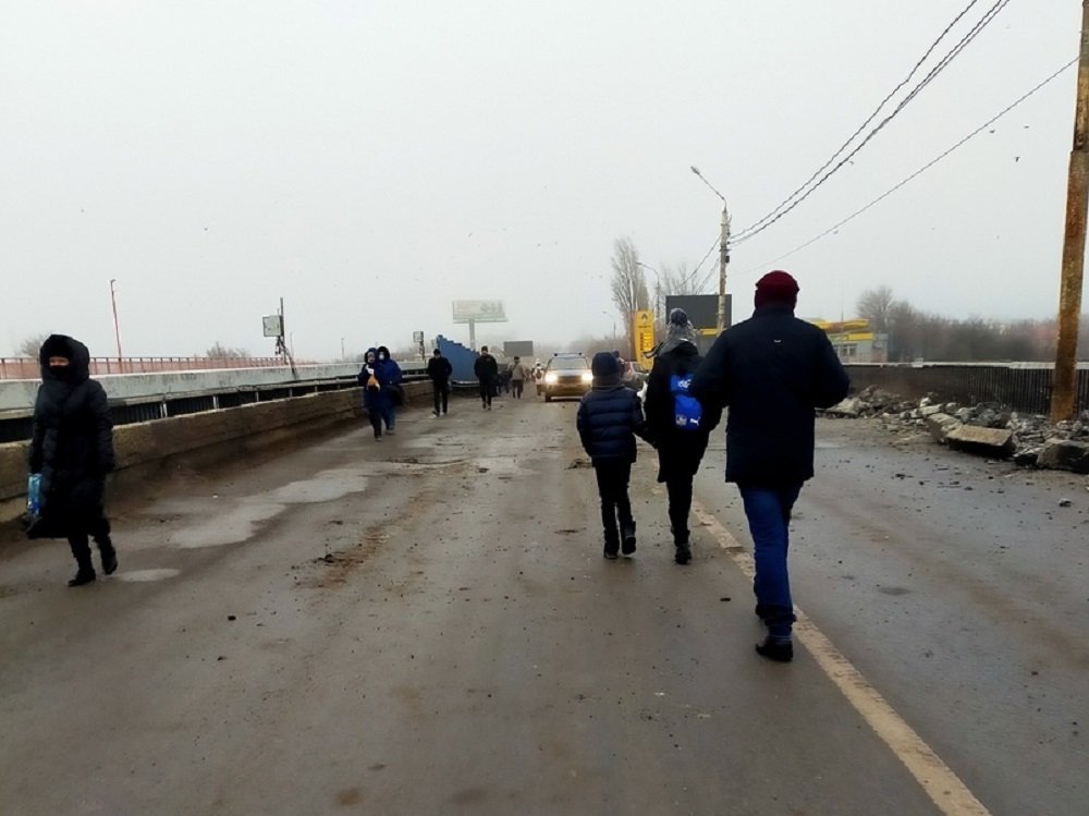 В Ростове перекрыли мост на Малиновского, но водители продолжают ехать