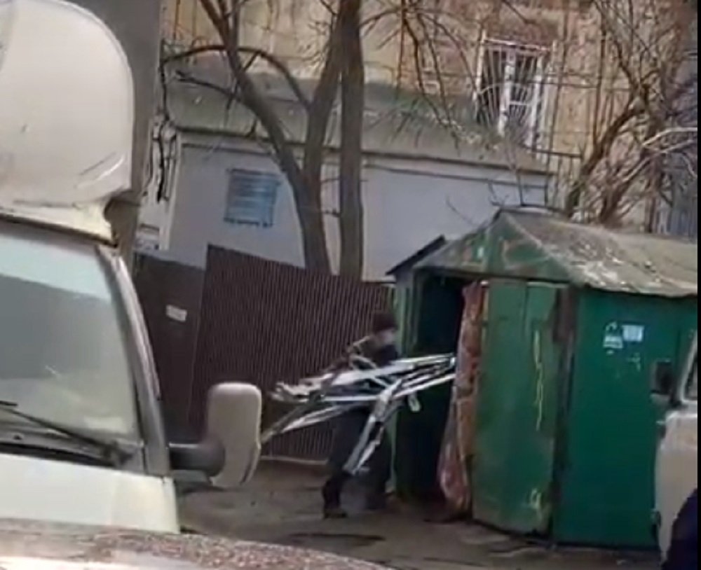 Расхитителя тубдиспансера в Ростове сняли на видео