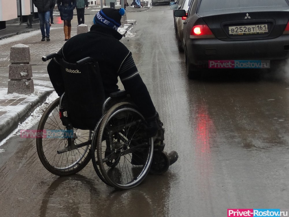 Жить на улице предложили чиновники в Ростовской области семье с прикованным к инвалидной коляске ребенком