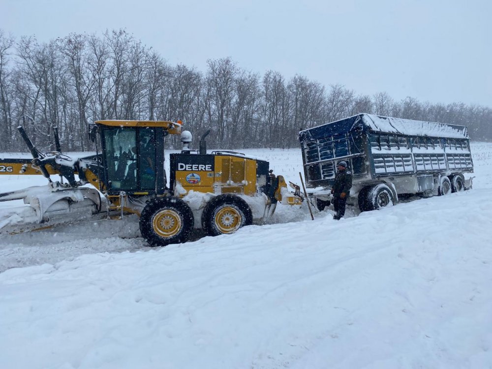 Водители оказались в снежном плену на трассе М-4 Дон